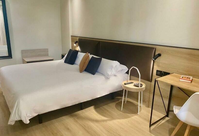 غرفة قياسية, Adonis Capital