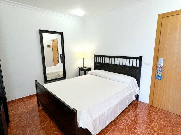 غرفة قياسية, Adonis Capital