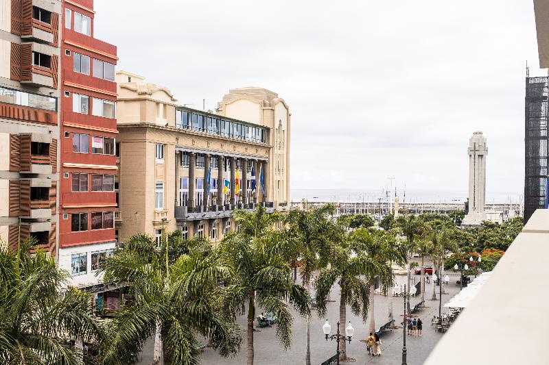 غرفة قياسية, Adonis Capital