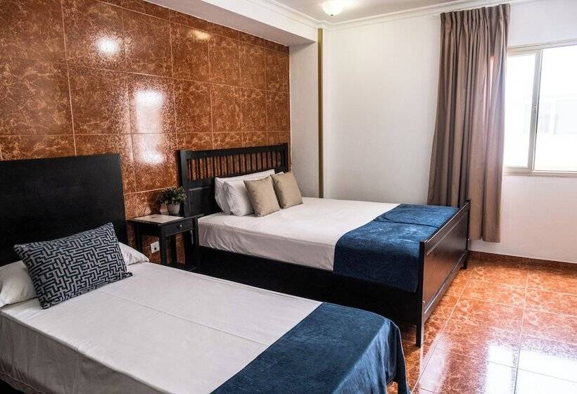 غرفة قياسية ثلاثية, Adonis Capital