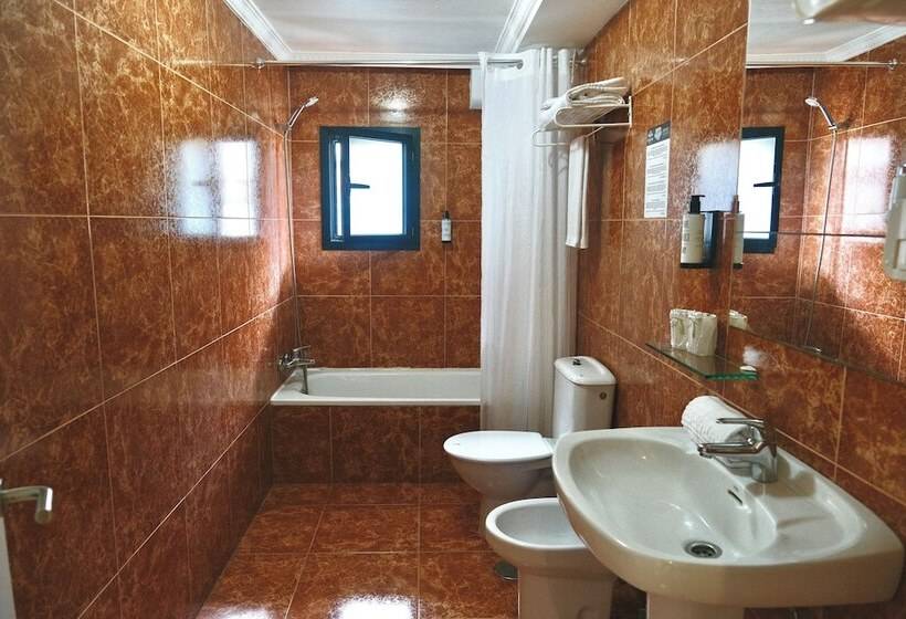 غرفة قياسية, Adonis Capital