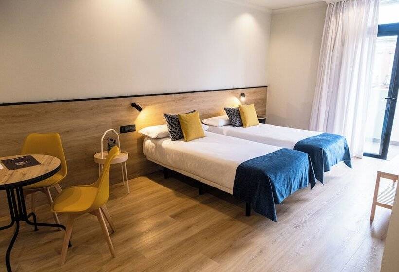 غرفة قياسية, Adonis Capital