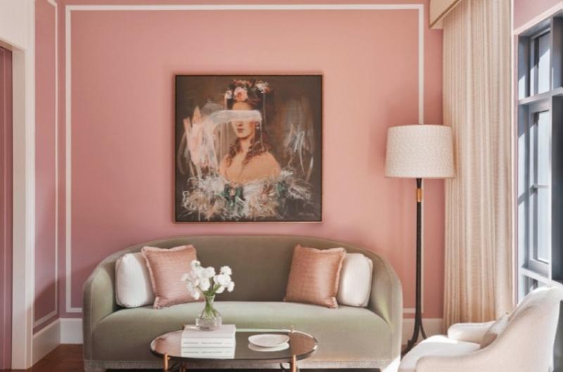 غرفة قياسية مطلة على المدينة, Adonis Capital