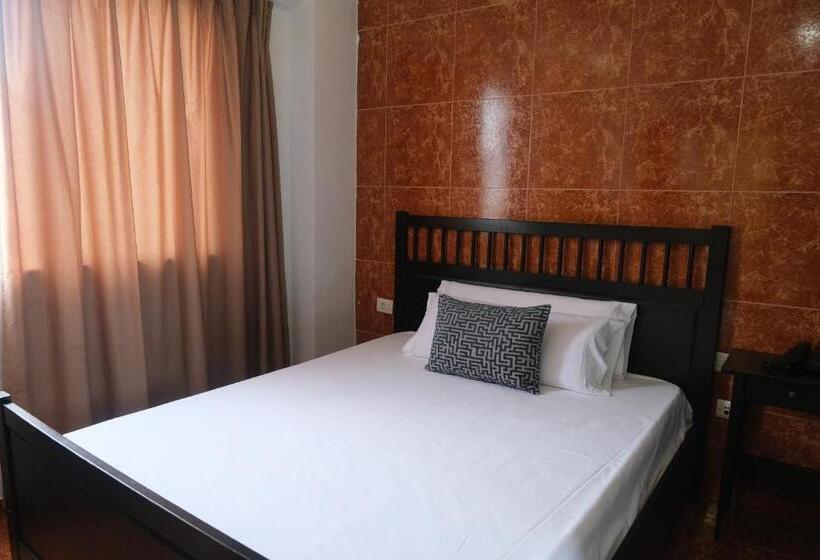 غرفة أساسية, Adonis Capital