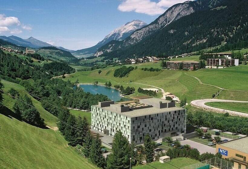 Standard Szoba, Cube Savognin