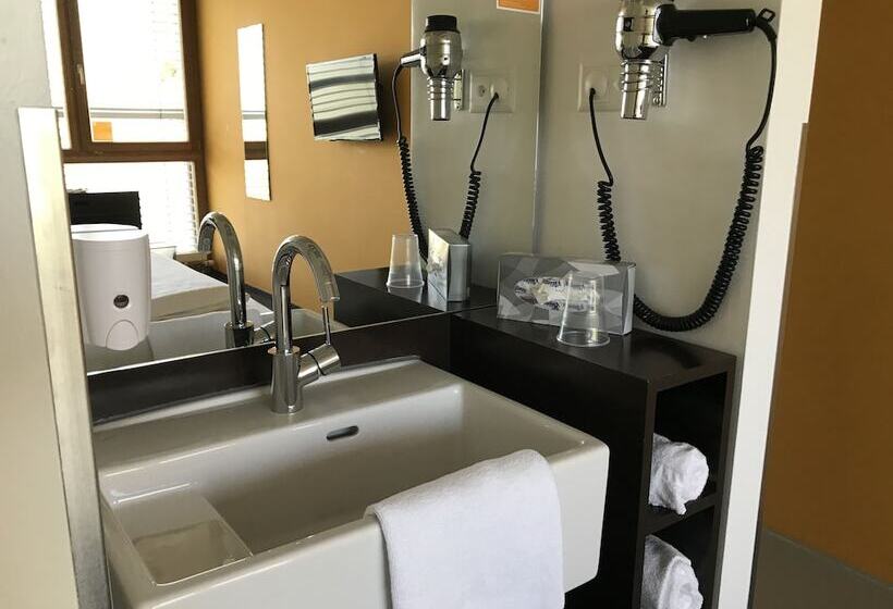 Standard Szoba, Cube Savognin