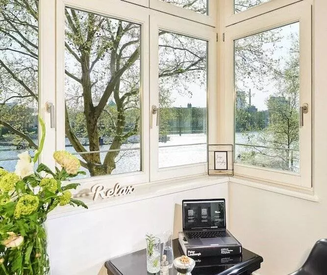 سوئیت با چشم‌انداز رودخانه, Designhotel überfluss