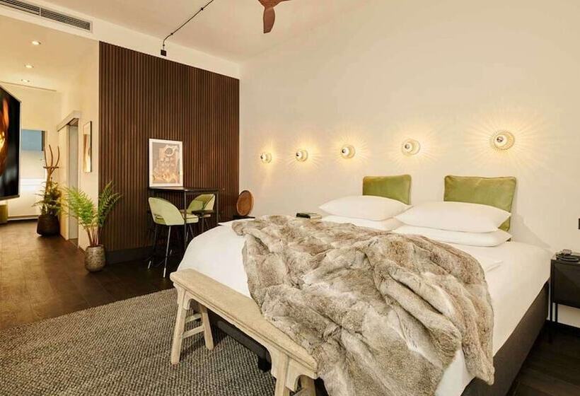 سوئیت با چشم‌انداز رودخانه, Designhotel überfluss
