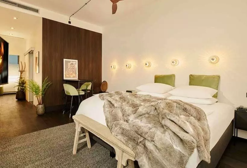 سوئیت با چشم‌انداز رودخانه, Designhotel überfluss