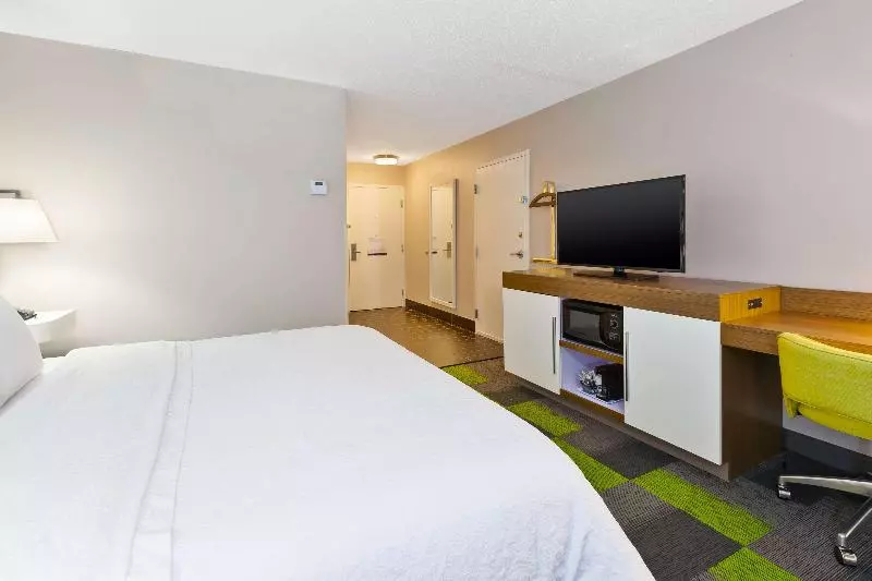 キングサイズベッドのデラックスルーム, Zessa Orange County Airport, A Doubletree By Hilton