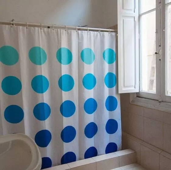 اتاق استاندارد, Happy House Hostel