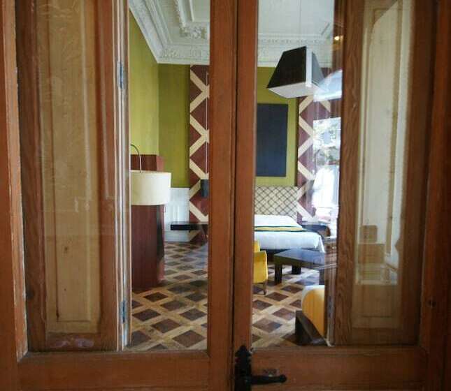 标准三人间, Happy House Hostel