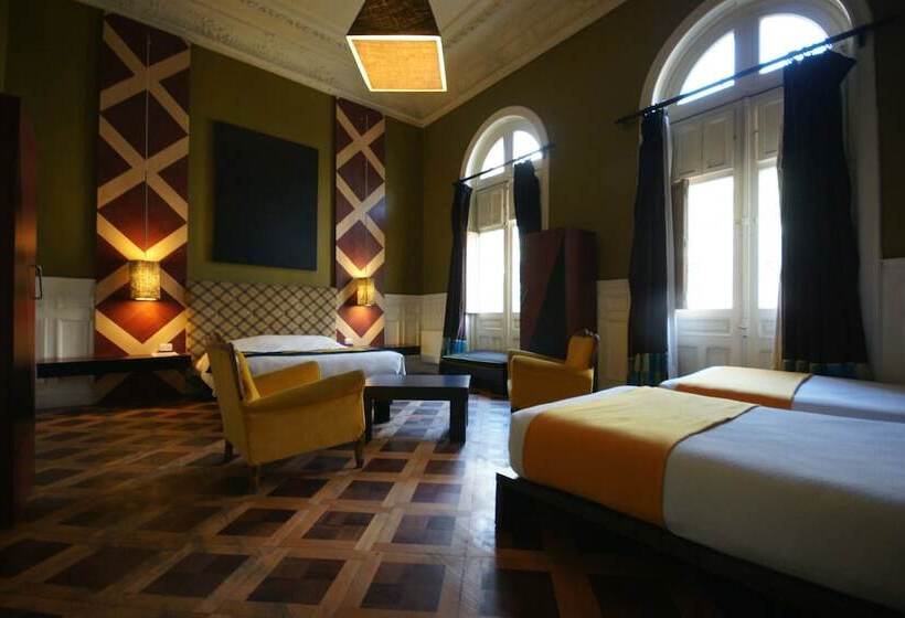 标准三人间, Happy House Hostel