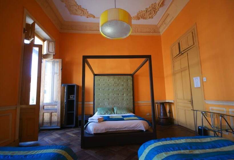 اتاق استاندارد چهارنفره با سرویس بهداشتی مشترک, Happy House Hostel