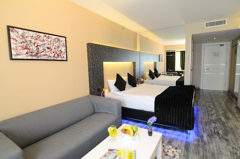 带观景的高级间, Park Inn By Radisson Frankfurt Airport