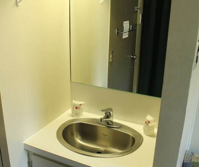 اتاق استاندارد با سرویس بهداشتی مشترک, Residences Universite Laval