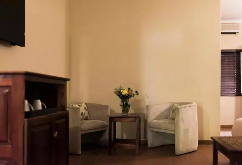 اتاق کلاسیک سه تخته, Tzaneen Country Lodge
