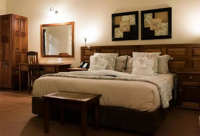 اتاق کلاسیک سه تخته, Tzaneen Country Lodge