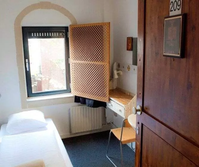 Standard Single Room, St Christophers Inn At The Winston