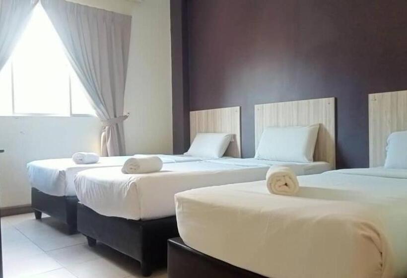 חדר סטנדרט לשלושה, Esq Ferringhi