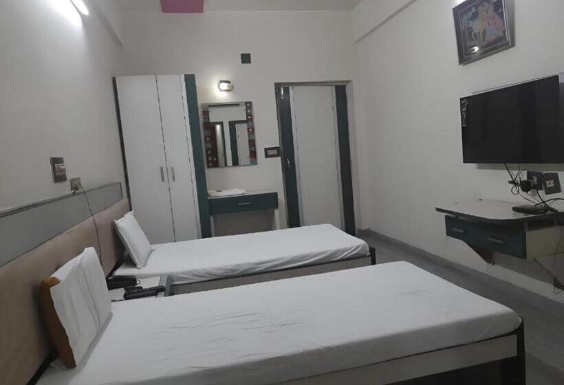 غرفة ديلوكس, Garg