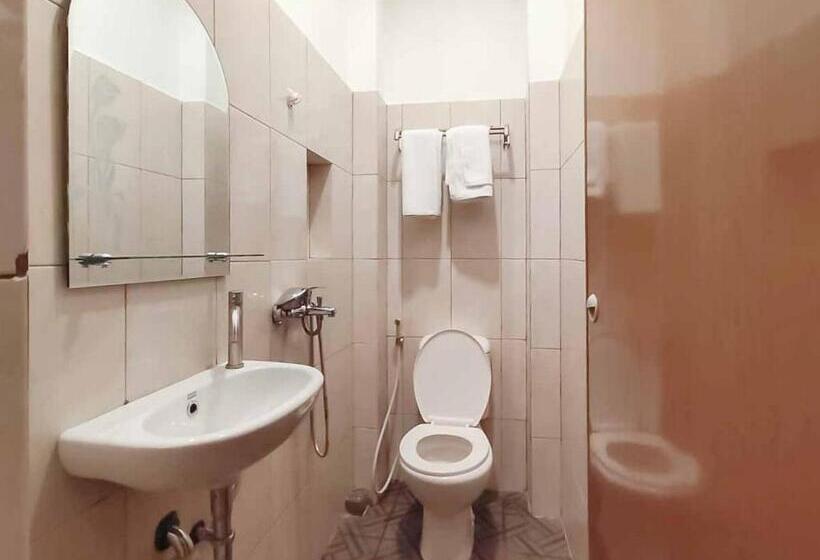 디럭스 룸, Reddoorz Plus @ Jalan Letda Sujono Medan 2