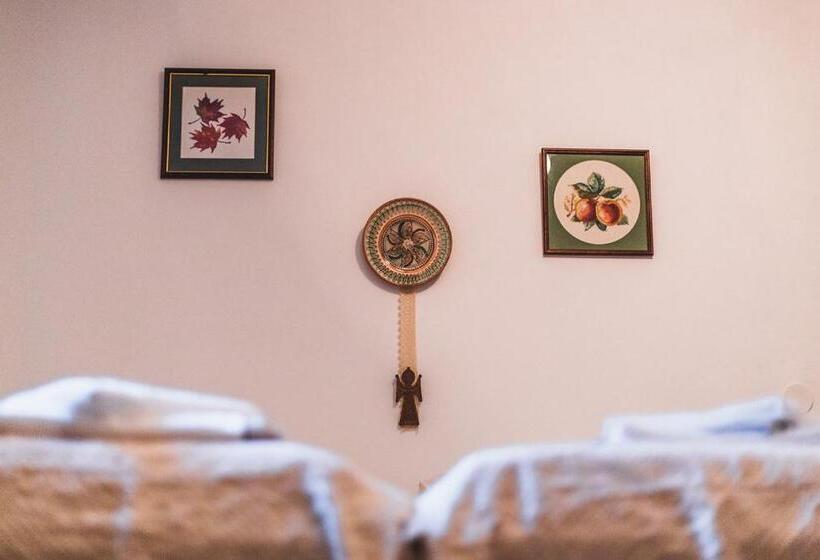 غرفة قياسية, Alunis Retreat