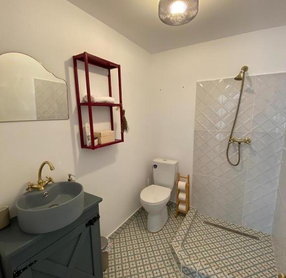 غرفة قياسية, Alunis Retreat