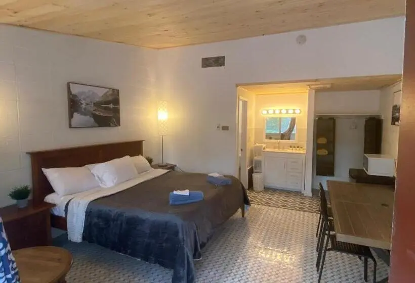 デラックススイート, Sussex Motel