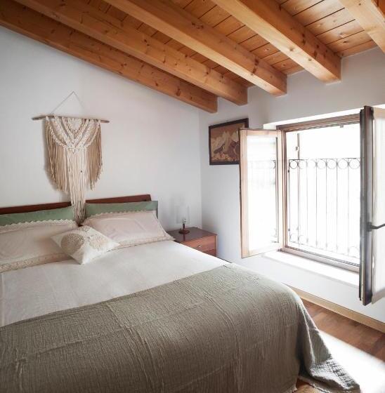 Апартаменты 2 Спальни, B&b In Contrá
