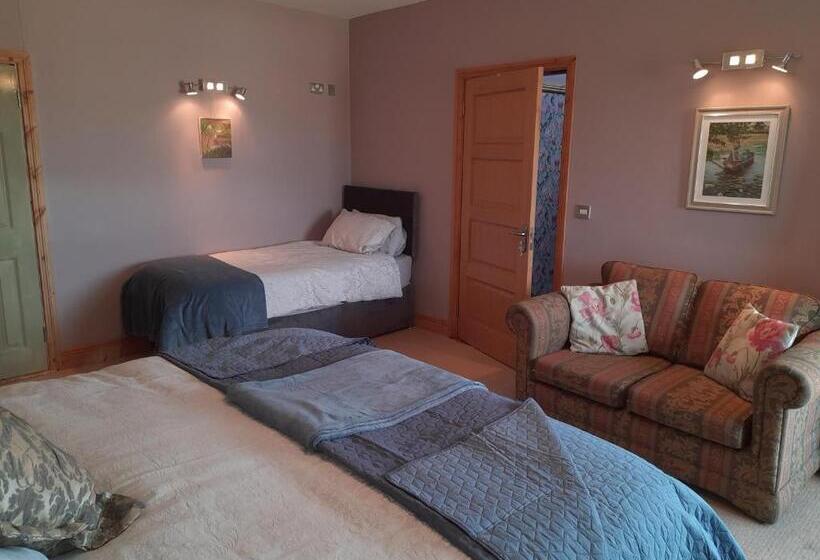 Семейный Номер, Oak Tree Lane Country B And B