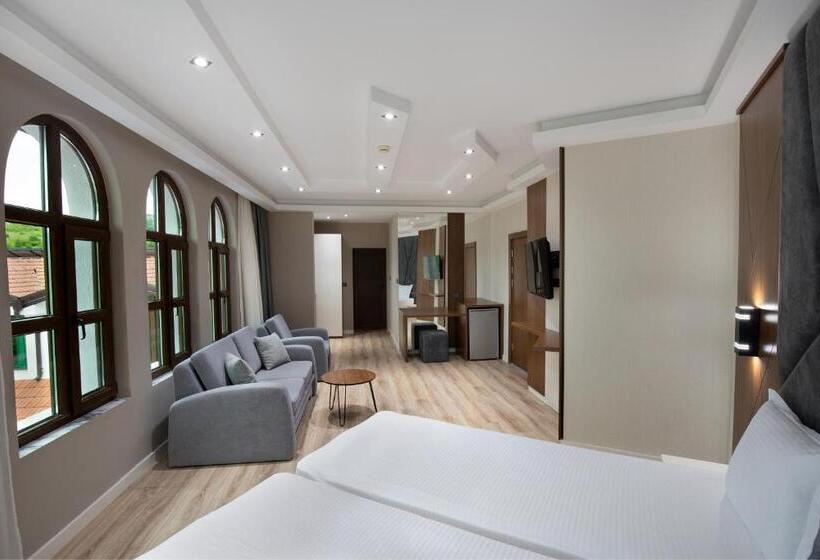 Трехместный Номер Стандарт с Балконом, Villa Euphoria