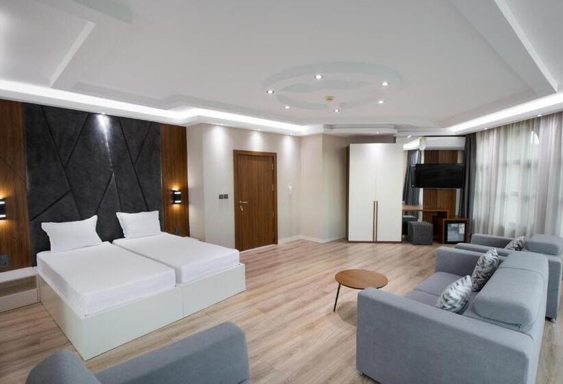 バルコニー付きスタンダードトリプルルーム, Villa Euphoria