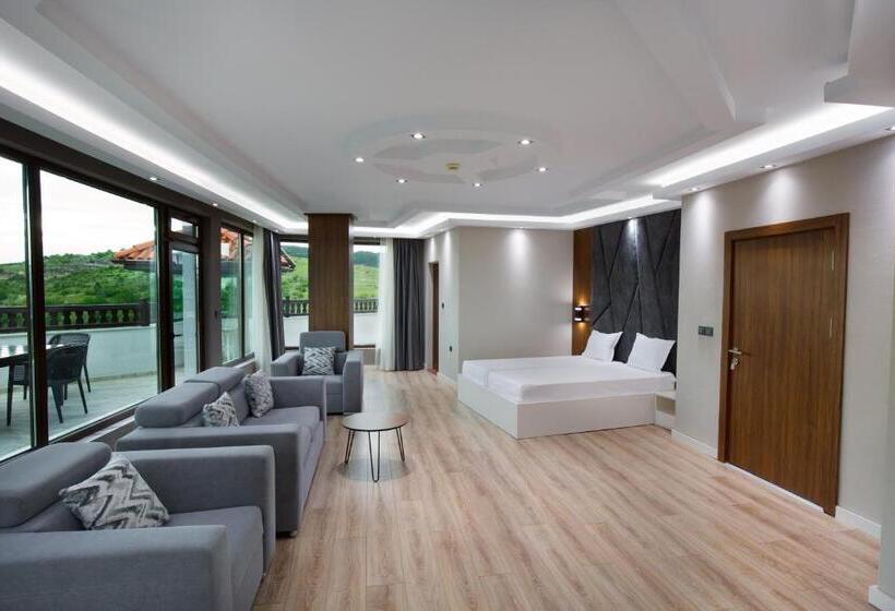 バルコニー付きスタンダードトリプルルーム, Villa Euphoria