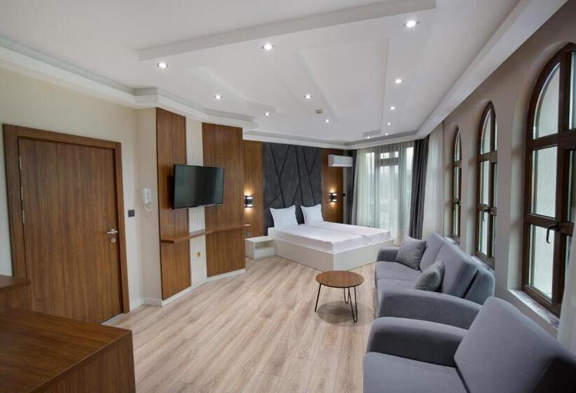 Трехместный Номер Стандарт с Балконом, Villa Euphoria