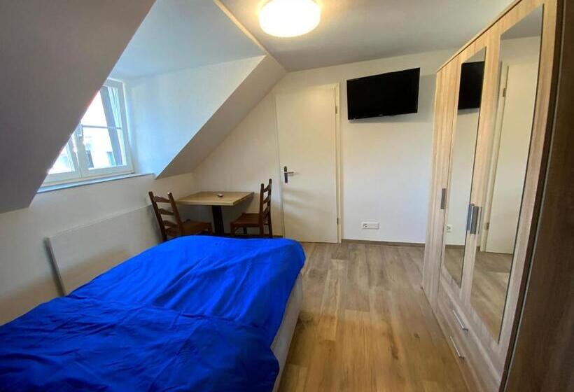 חדר אקונומי, Gasthof Engel