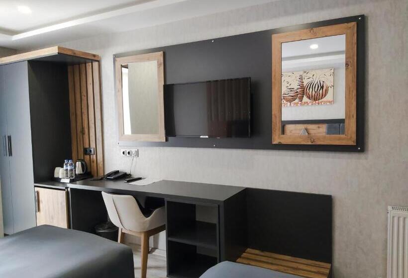 اتاق استاندارد سه نفره, Rua World