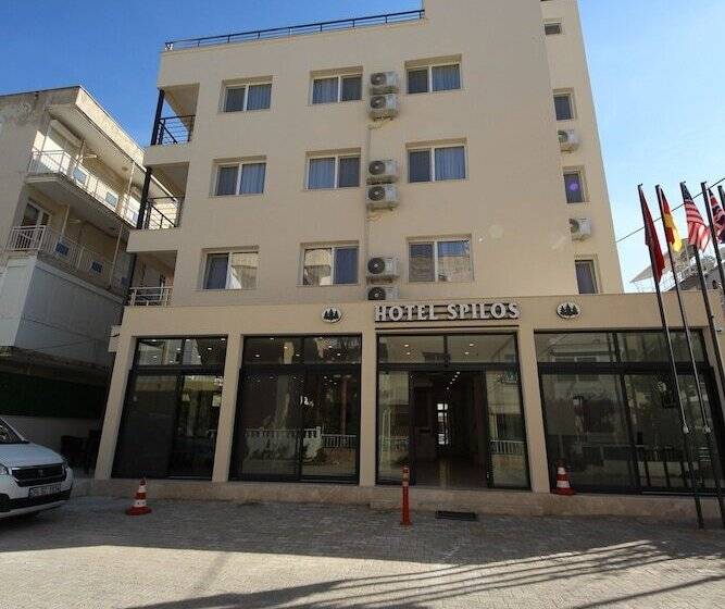 コンフォーとスイートルーム, Spilos Gumuldur