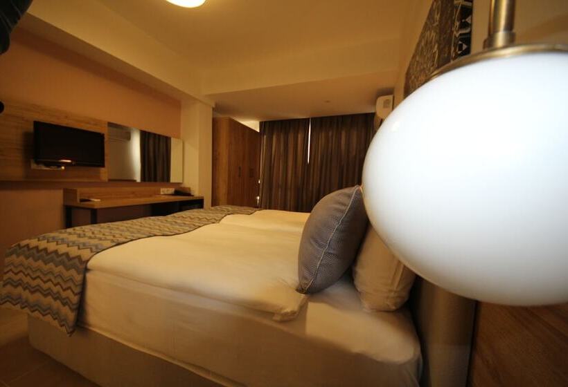 ファミリールーム, Spilos Gumuldur