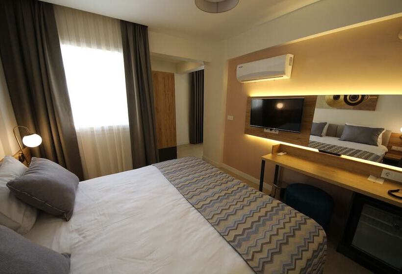 ファミリールーム, Spilos Gumuldur