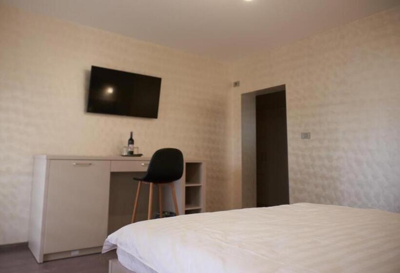 Номер Стандарт с Террасой, Pensiunea Rares