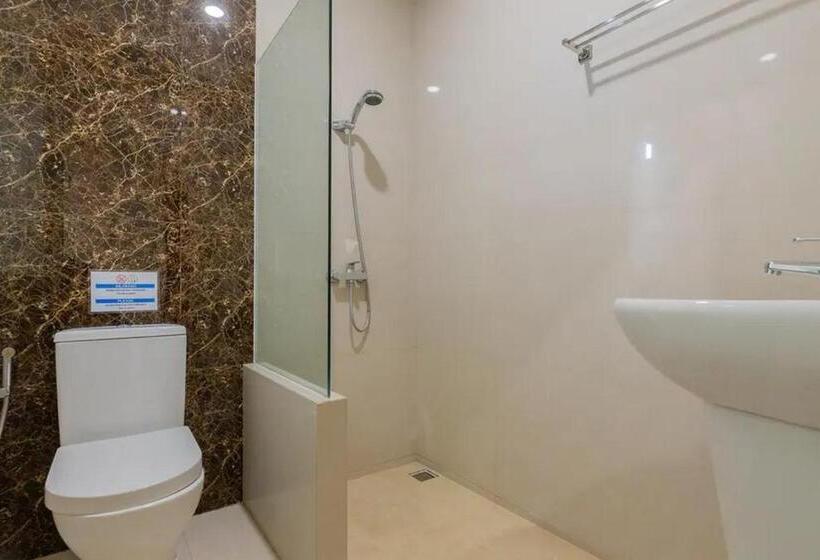 غرفة عائلية, Sans Hotel Box Mansion Surabaya By Reddoorz