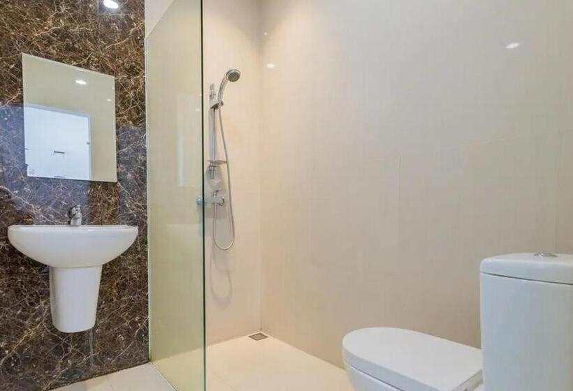 اتاق خانوادگی, Sans Hotel Box Mansion Surabaya By Reddoorz