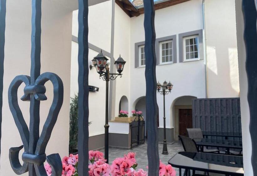 디럭스 스튜디오, Sg Apartmánový Dům Hoŕice