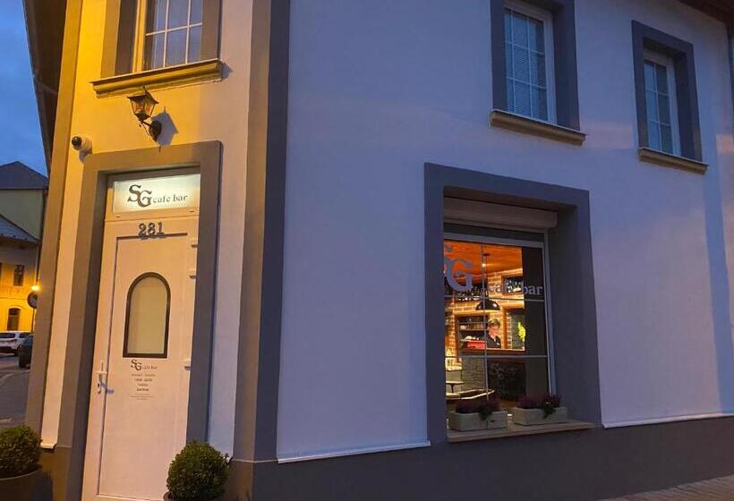 디럭스 스튜디오, Sg Apartmánový Dům Hoŕice