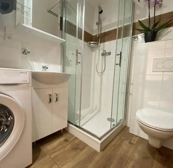 デラックススタジオ, Sg Apartmánový Dům Hoŕice