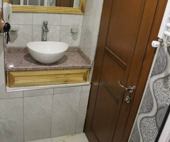 اتاق اکونومی, Duran Aga Konagi