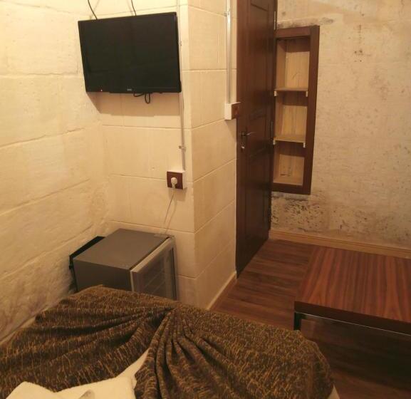 اتاق اکونومی یک تخته, Duran Aga Konagi