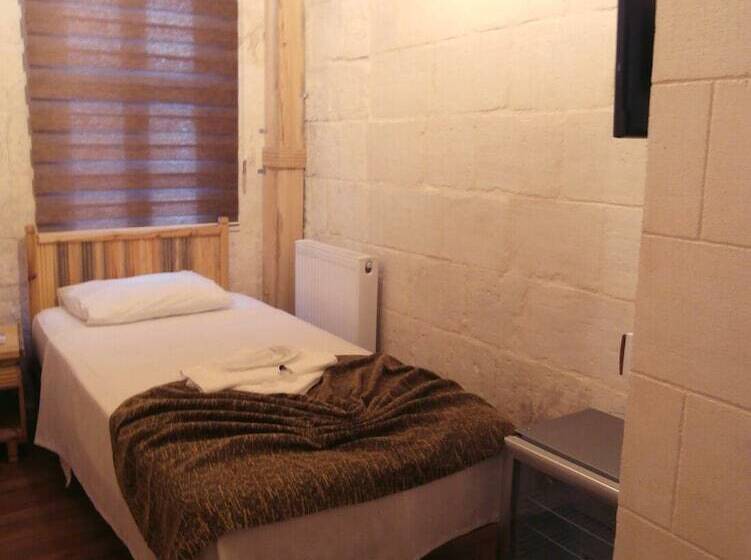 اتاق اکونومی یک تخته, Duran Aga Konagi