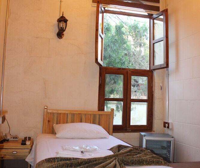 اتاق استاندارد یک نفره, Duran Aga Konagi